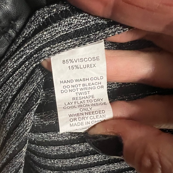 🖤🖤LIKE NEW-YAL NEW YORK BLACK & SILVER BUTTON UP SWEATER SZ L🖤🖤 - Picture 11 of 11